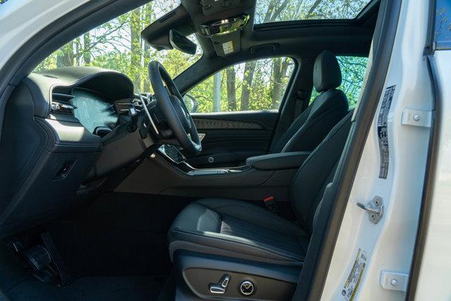 new 2025 Maserati Grecale car, priced at $84,400