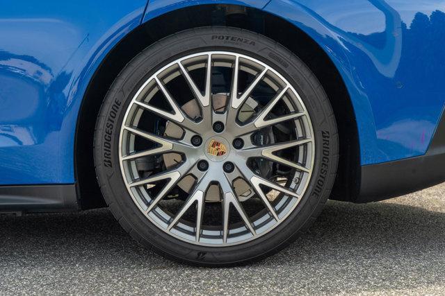 used 2024 Porsche Panamera car