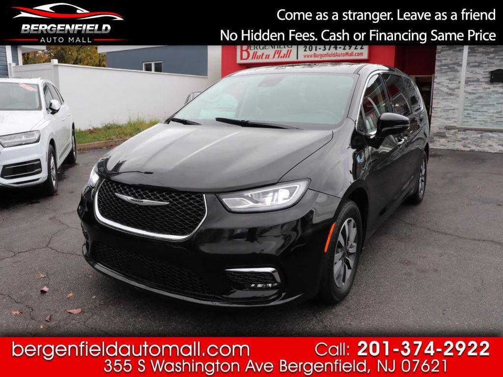 used 2024 Chrysler Pacifica Hybrid car, priced at $31,495