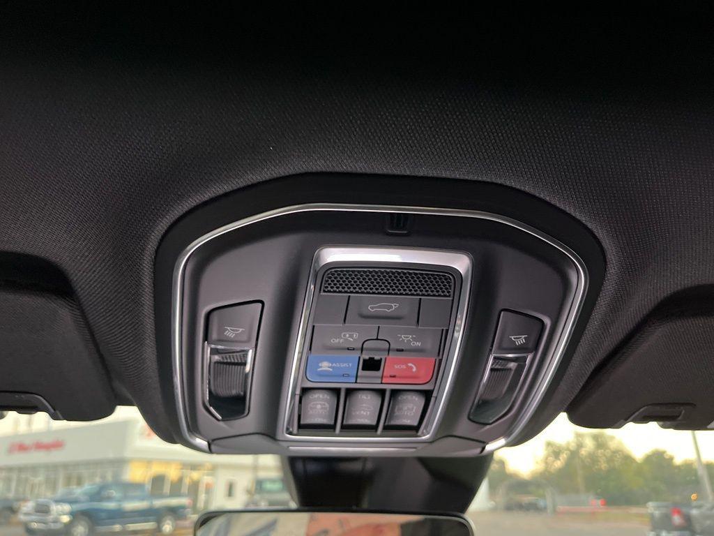 new 2025 Jeep Grand Cherokee car, priced at $46,481