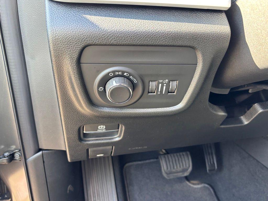 new 2025 Jeep Grand Cherokee car, priced at $38,861