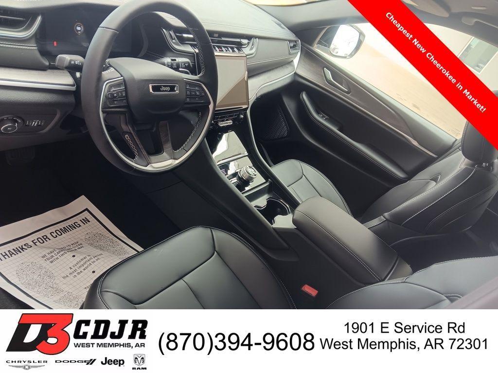 new 2025 Jeep Grand Cherokee car, priced at $42,799