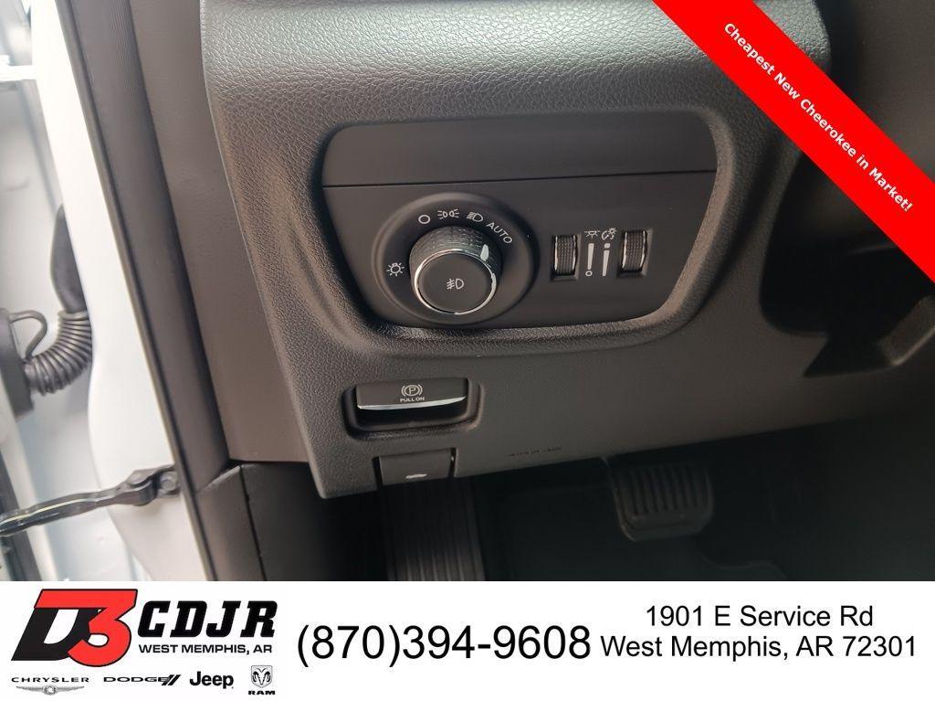 new 2025 Jeep Grand Cherokee car, priced at $42,799