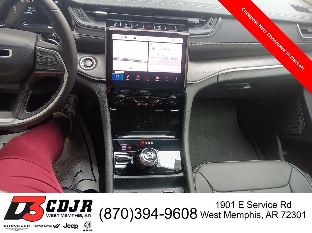 new 2025 Jeep Grand Cherokee car, priced at $42,799