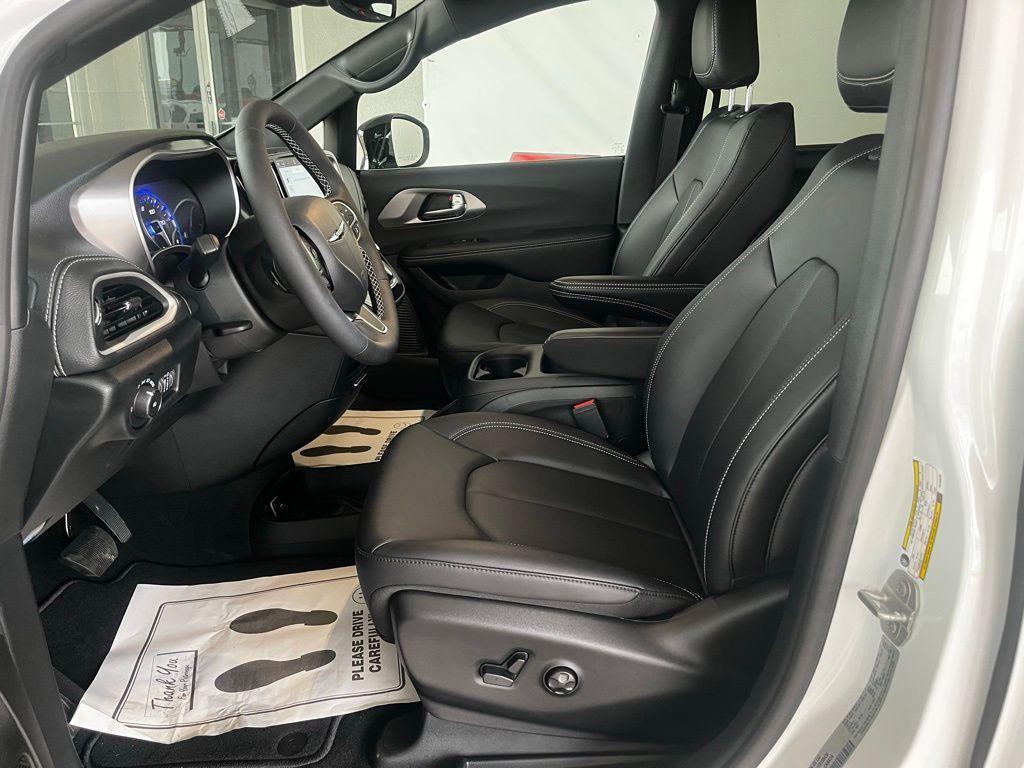 new 2026 Chrysler Pacifica car, priced at $38,286