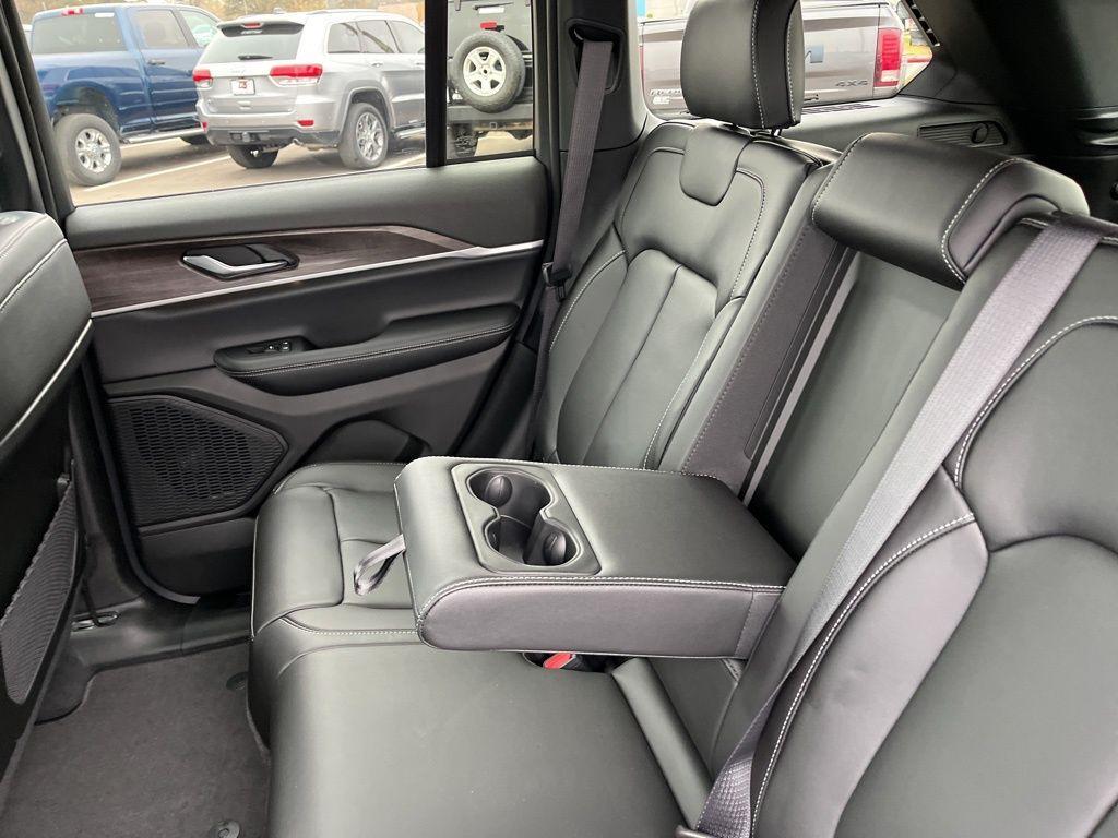 new 2025 Jeep Grand Cherokee car, priced at $45,180