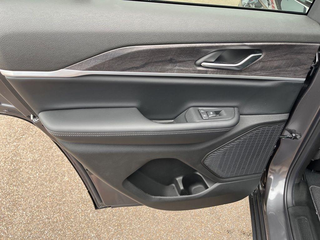 new 2025 Jeep Grand Cherokee car, priced at $45,180