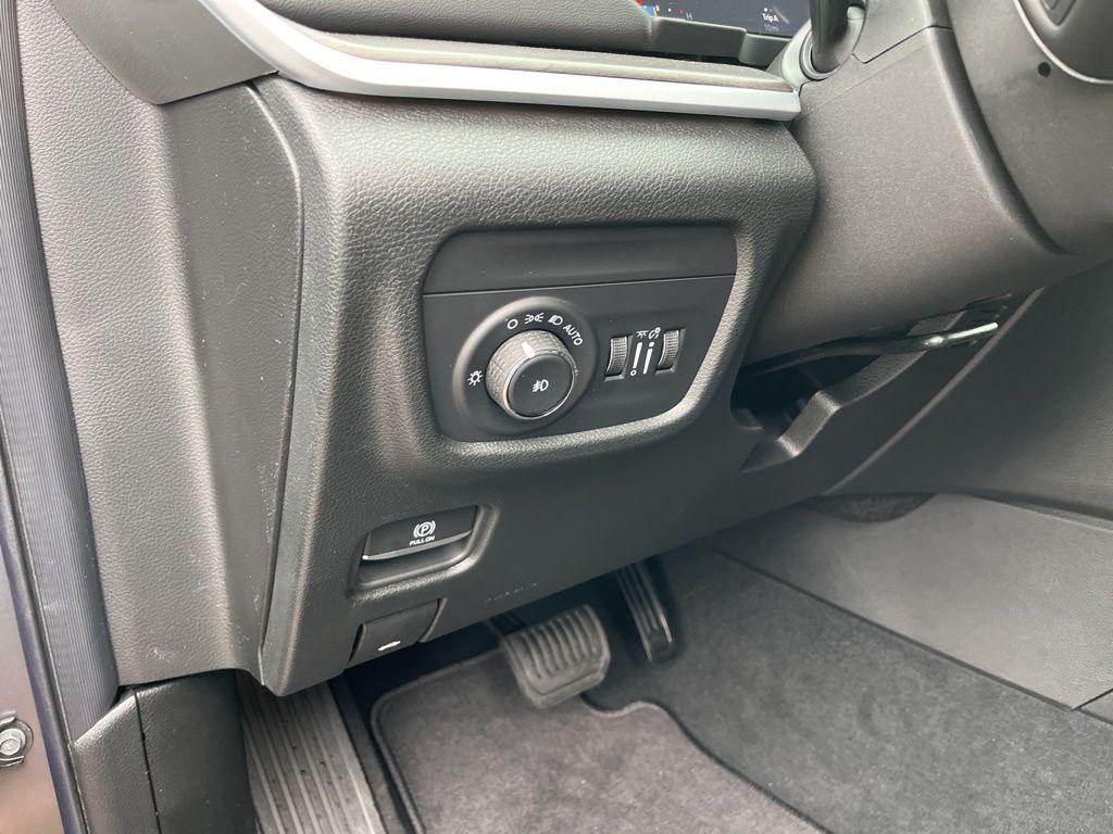 new 2025 Jeep Grand Cherokee car, priced at $45,180