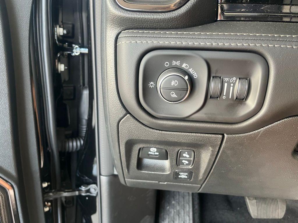 new 2025 Ram 1500 car, priced at $74,632