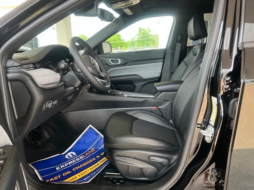 new 2025 Jeep Compass car, priced at $25,939