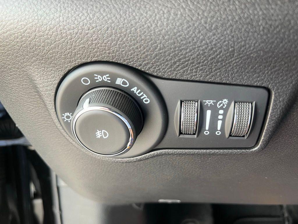 new 2025 Jeep Compass car, priced at $25,939
