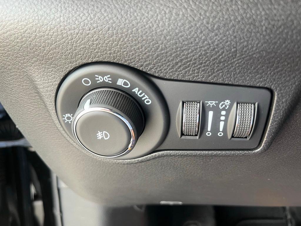 new 2025 Jeep Compass car, priced at $25,939