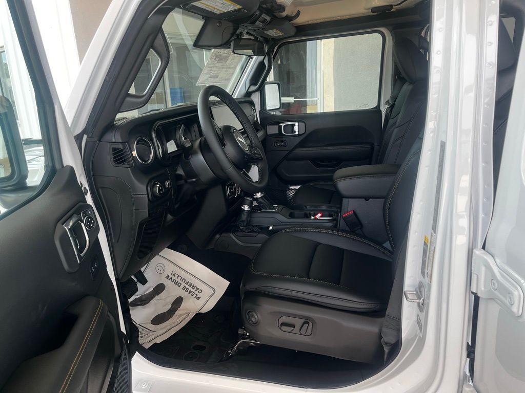 new 2025 Jeep Gladiator car, priced at $43,631