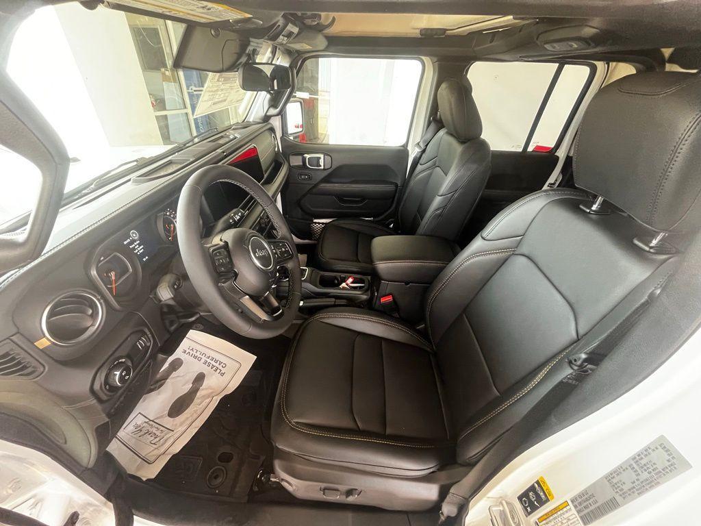 new 2025 Jeep Gladiator car, priced at $43,631