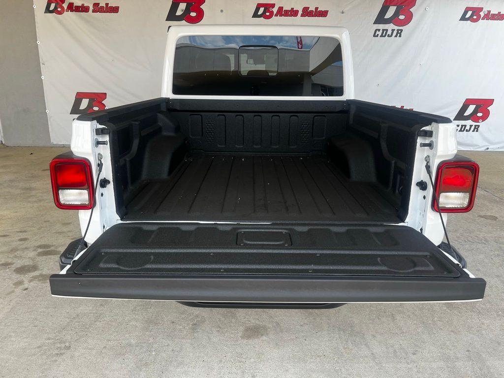 new 2025 Jeep Gladiator car, priced at $43,631