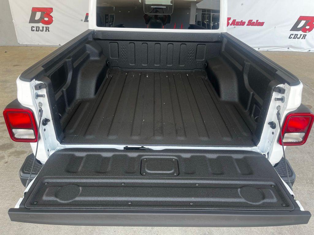 new 2025 Jeep Gladiator car, priced at $43,631