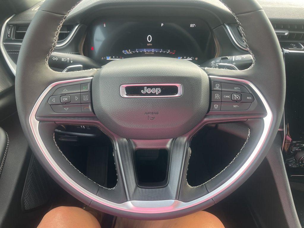 new 2025 Jeep Grand Cherokee car, priced at $37,832