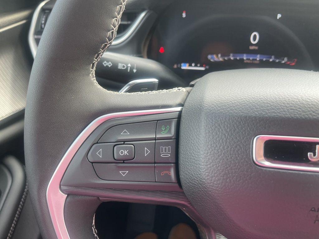 new 2025 Jeep Grand Cherokee car, priced at $37,832