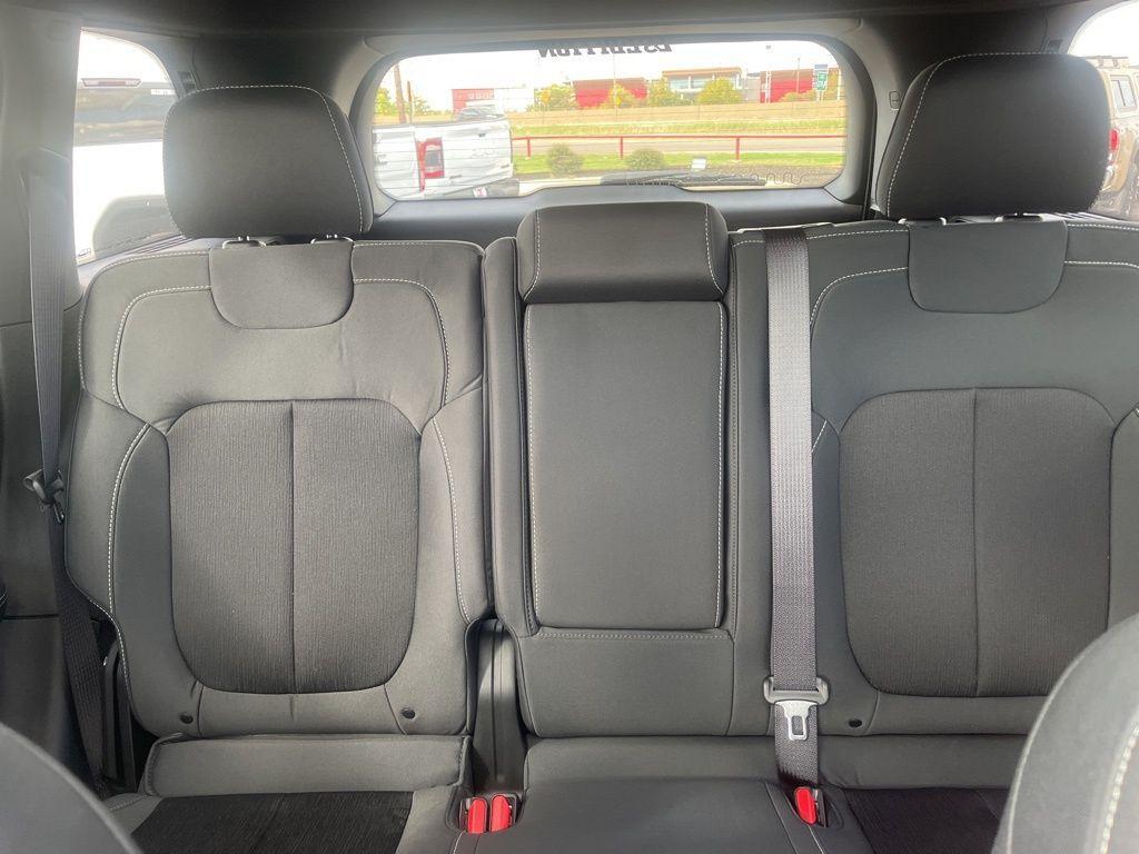 new 2025 Jeep Grand Cherokee car, priced at $37,832