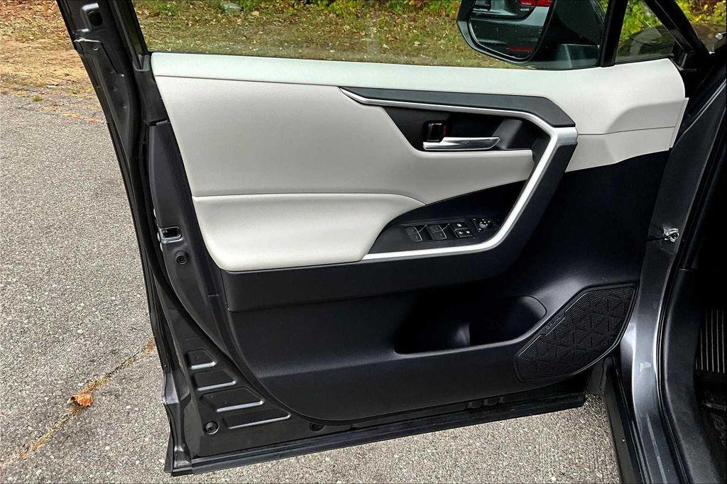 used 2022 Toyota RAV4 Hybrid car, priced at $32,322