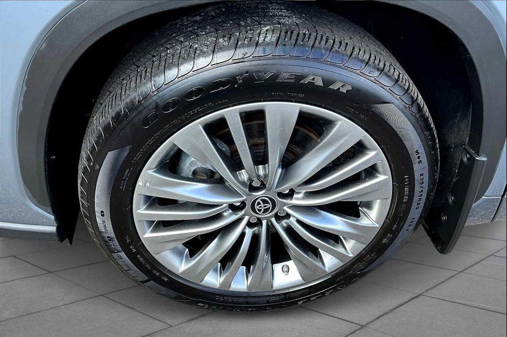 used 2024 Toyota Highlander Hybrid car, priced at $49,992