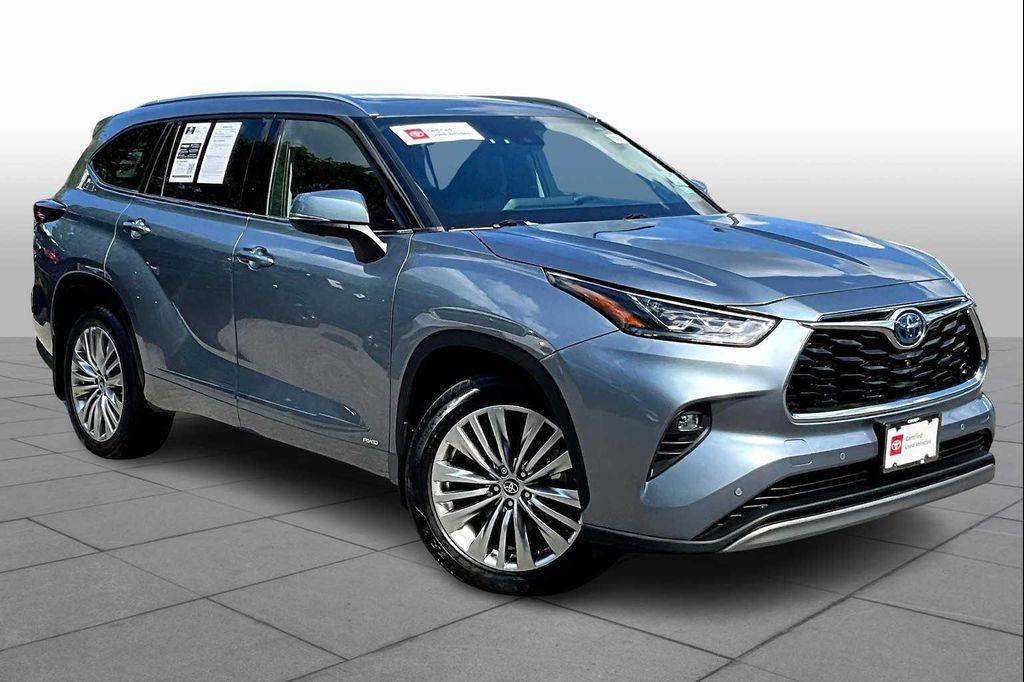 used 2024 Toyota Highlander Hybrid car, priced at $49,992