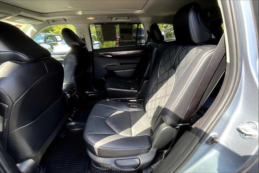 used 2024 Toyota Highlander Hybrid car, priced at $49,992