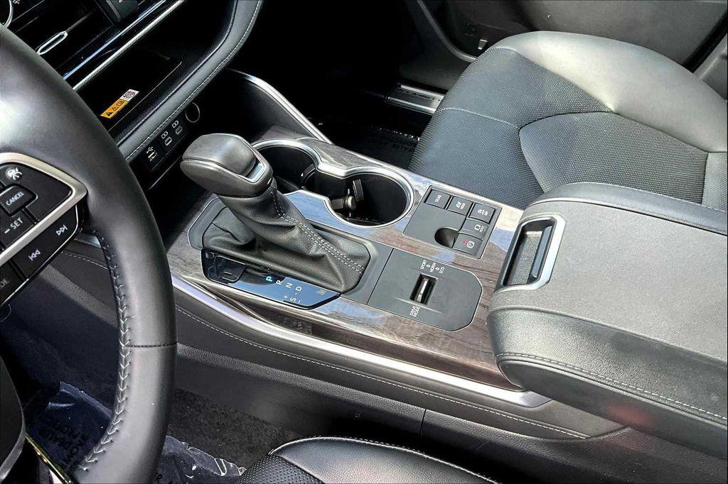 used 2024 Toyota Highlander Hybrid car, priced at $49,992