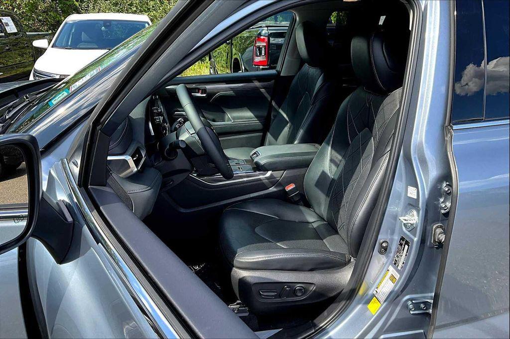 used 2024 Toyota Highlander Hybrid car, priced at $49,992