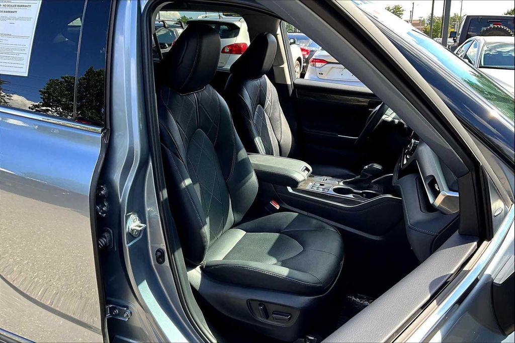 used 2024 Toyota Highlander Hybrid car, priced at $49,992