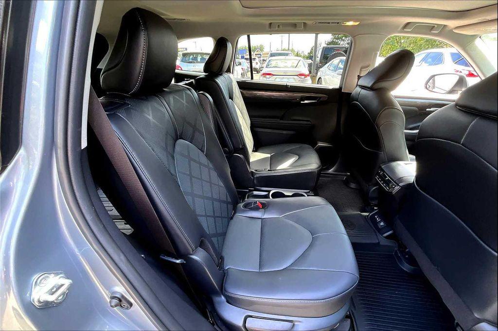 used 2024 Toyota Highlander Hybrid car, priced at $49,992