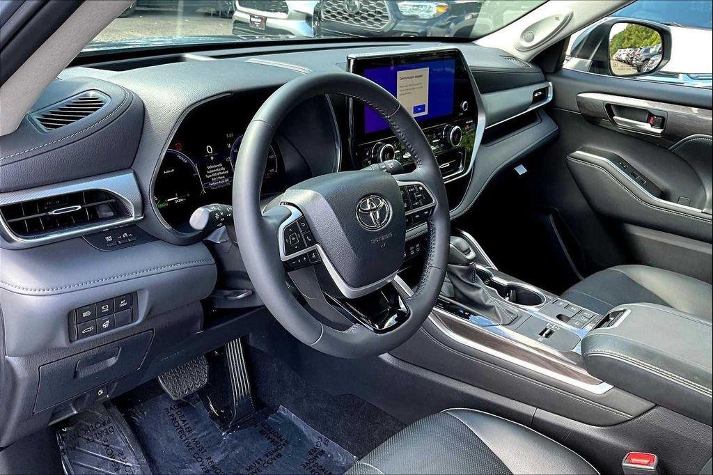used 2024 Toyota Highlander Hybrid car, priced at $49,992