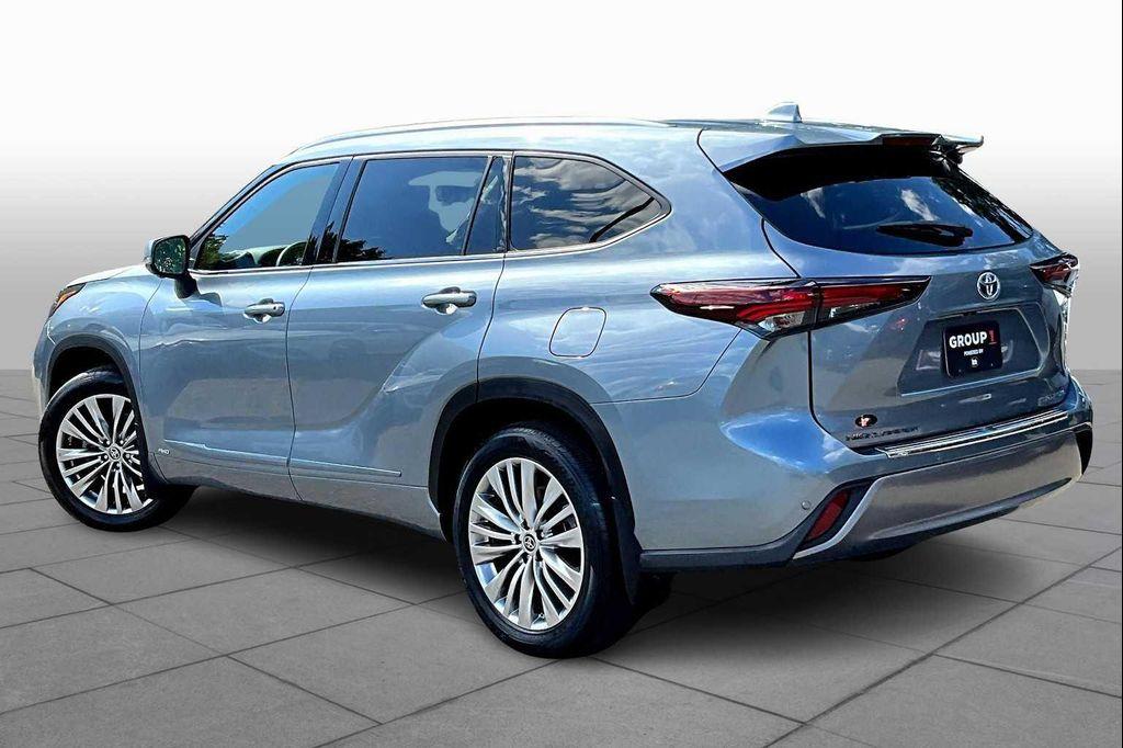 used 2024 Toyota Highlander Hybrid car, priced at $49,992