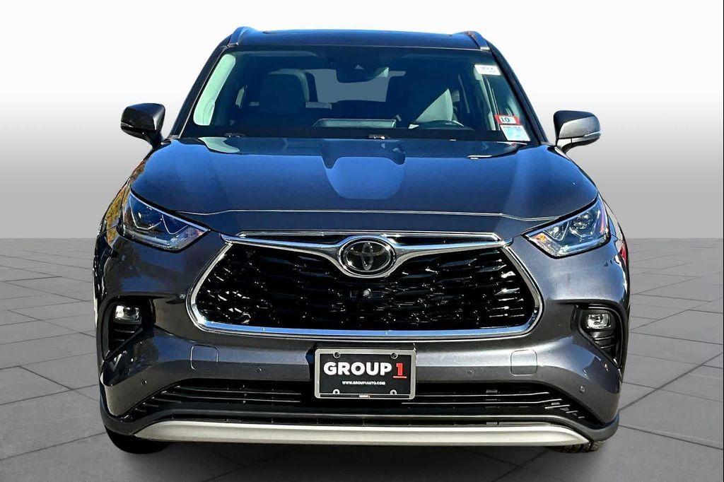 used 2020 Toyota Highlander car, priced at $31,981