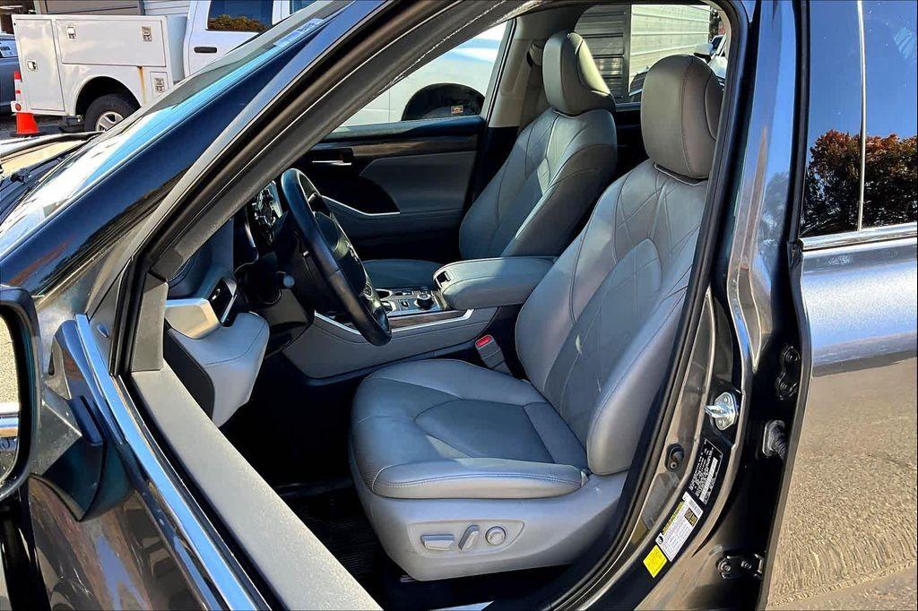 used 2020 Toyota Highlander car, priced at $31,981