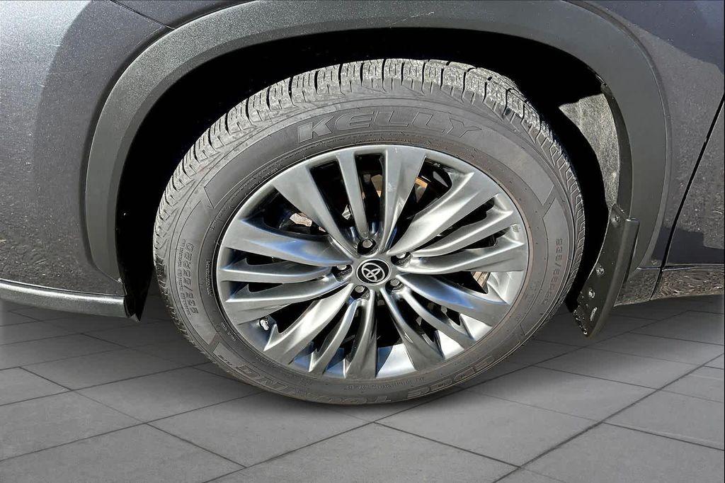 used 2020 Toyota Highlander car, priced at $31,981