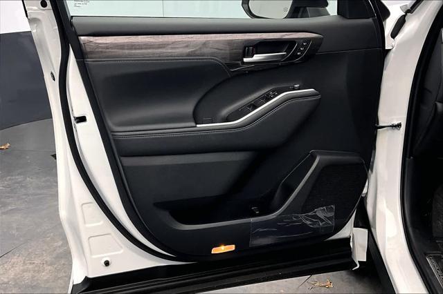 used 2024 Toyota Highlander car, priced at $49,981