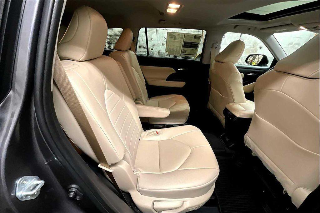 used 2024 Toyota Highlander car, priced at $39,892