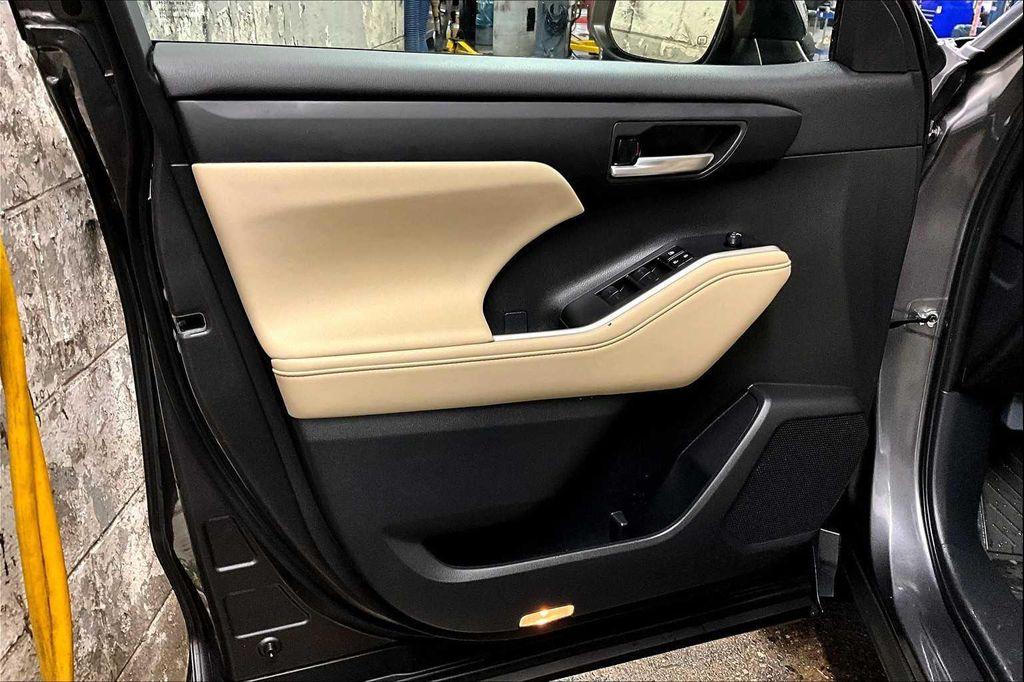 used 2024 Toyota Highlander car, priced at $39,892