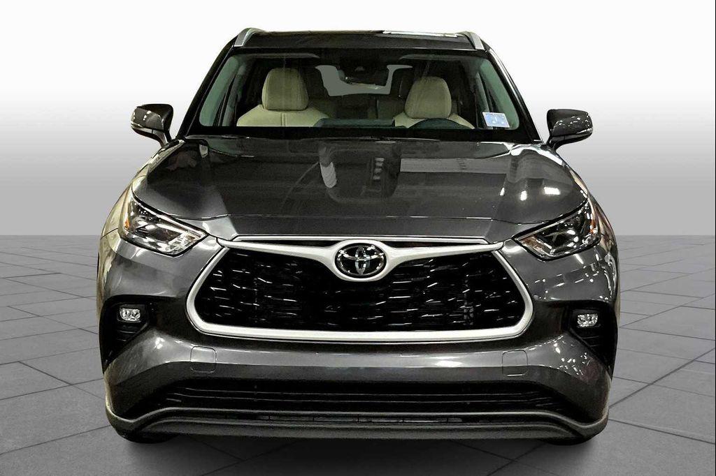 used 2024 Toyota Highlander car, priced at $39,892