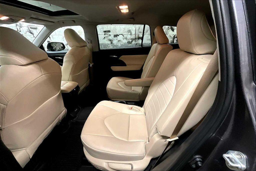 used 2024 Toyota Highlander car, priced at $39,892