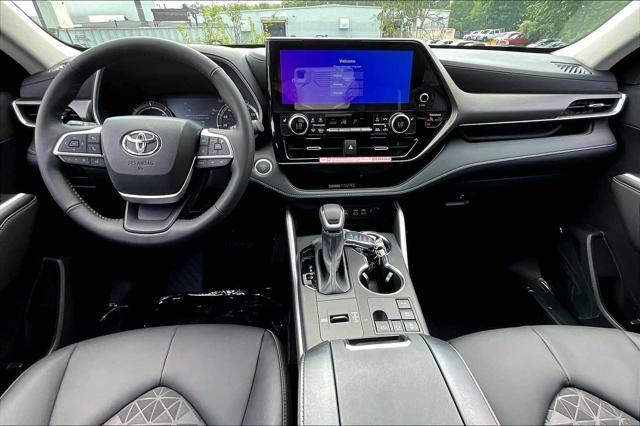 new 2025 Toyota Highlander Hybrid car, priced at $51,302