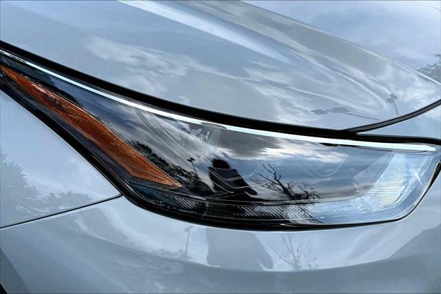 new 2025 Toyota Highlander Hybrid car, priced at $51,302