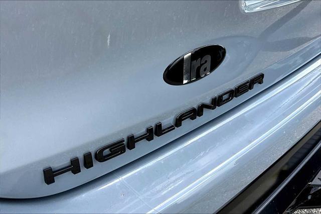 new 2025 Toyota Highlander Hybrid car, priced at $51,302