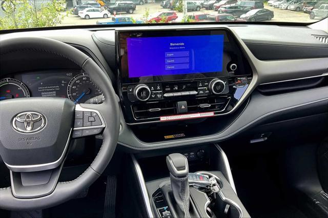 new 2025 Toyota Highlander Hybrid car, priced at $51,302