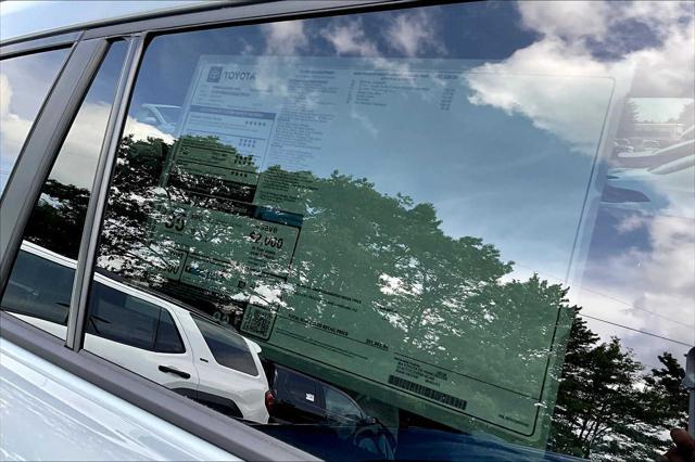 new 2025 Toyota Highlander Hybrid car, priced at $51,302