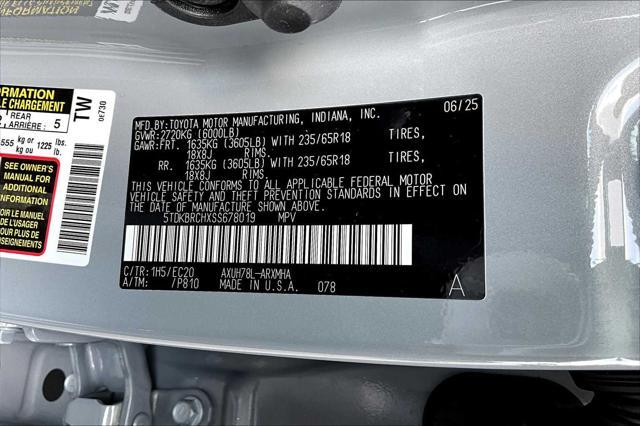 new 2025 Toyota Highlander Hybrid car, priced at $51,302