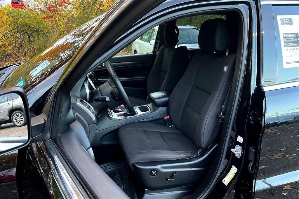 used 2018 Jeep Grand Cherokee car, priced at $13,981