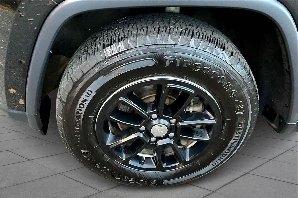 used 2018 Jeep Grand Cherokee car, priced at $13,981