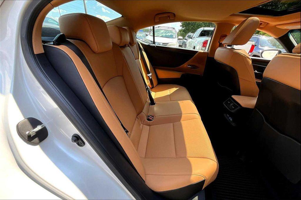 used 2024 Lexus ES 350 car, priced at $38,492